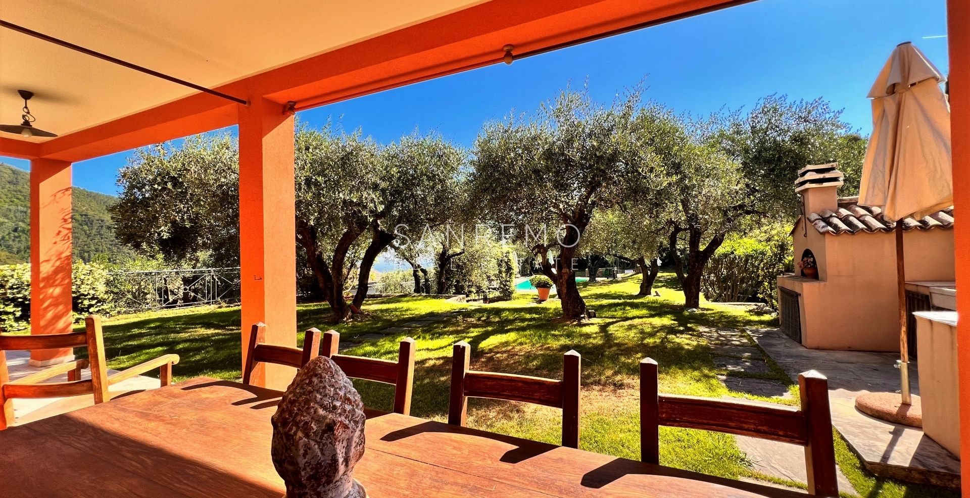 Maison magnifique sur la colline de Bordighera avec piscine