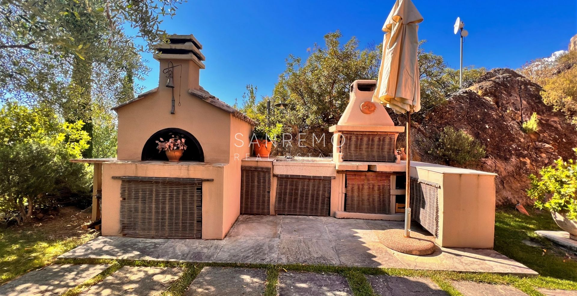 Maison magnifique sur la colline de Bordighera avec piscine