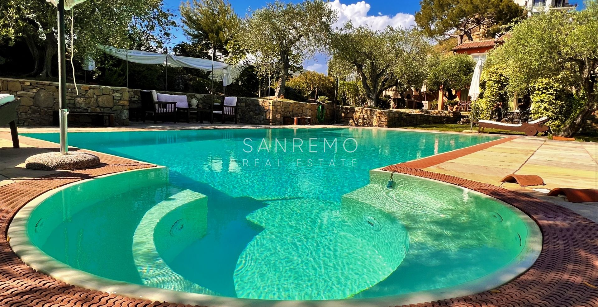 Maison magnifique sur la colline de Bordighera avec piscine