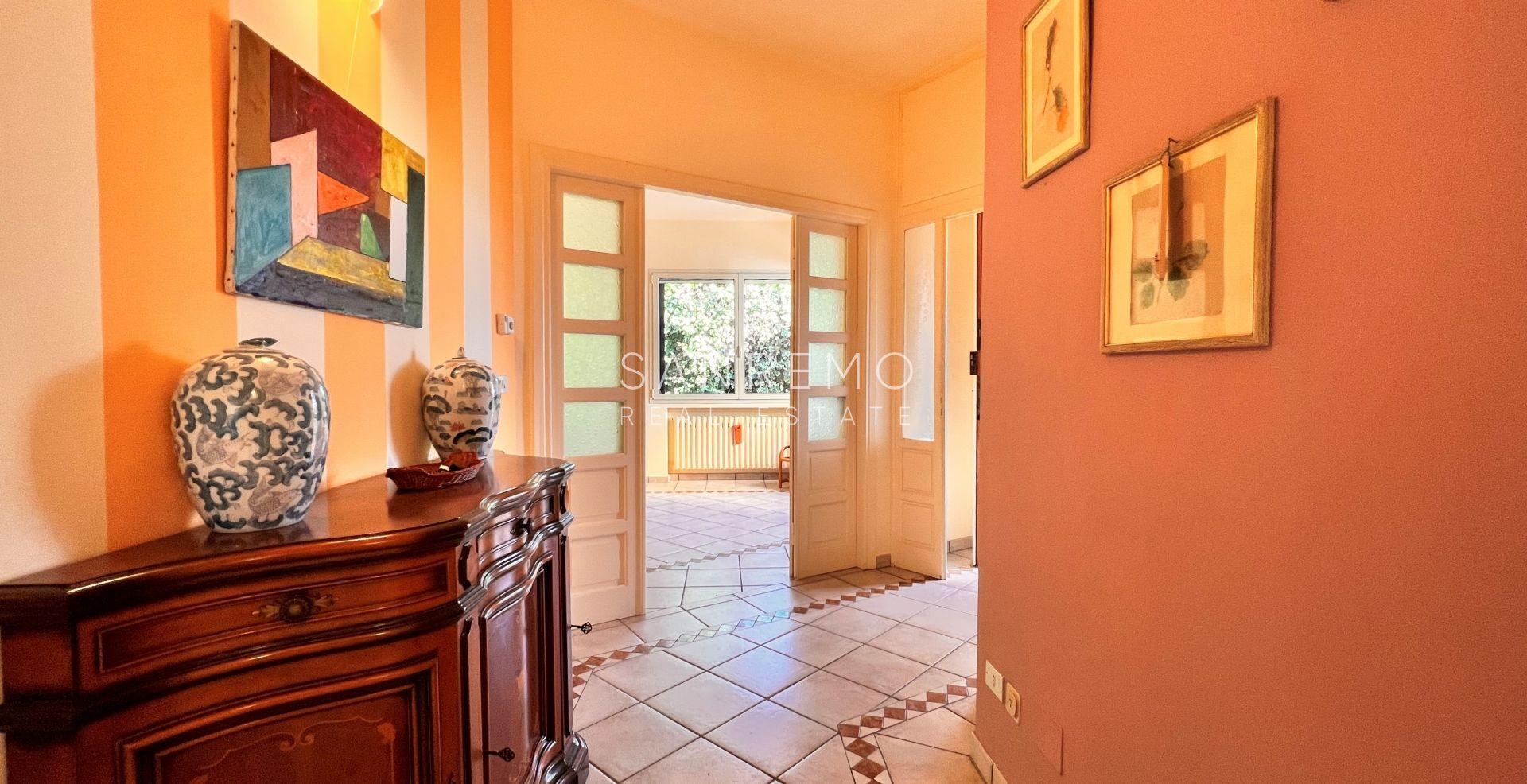 Maison, composée de 2 appartements indépendants, sur la première colline de Sanremo