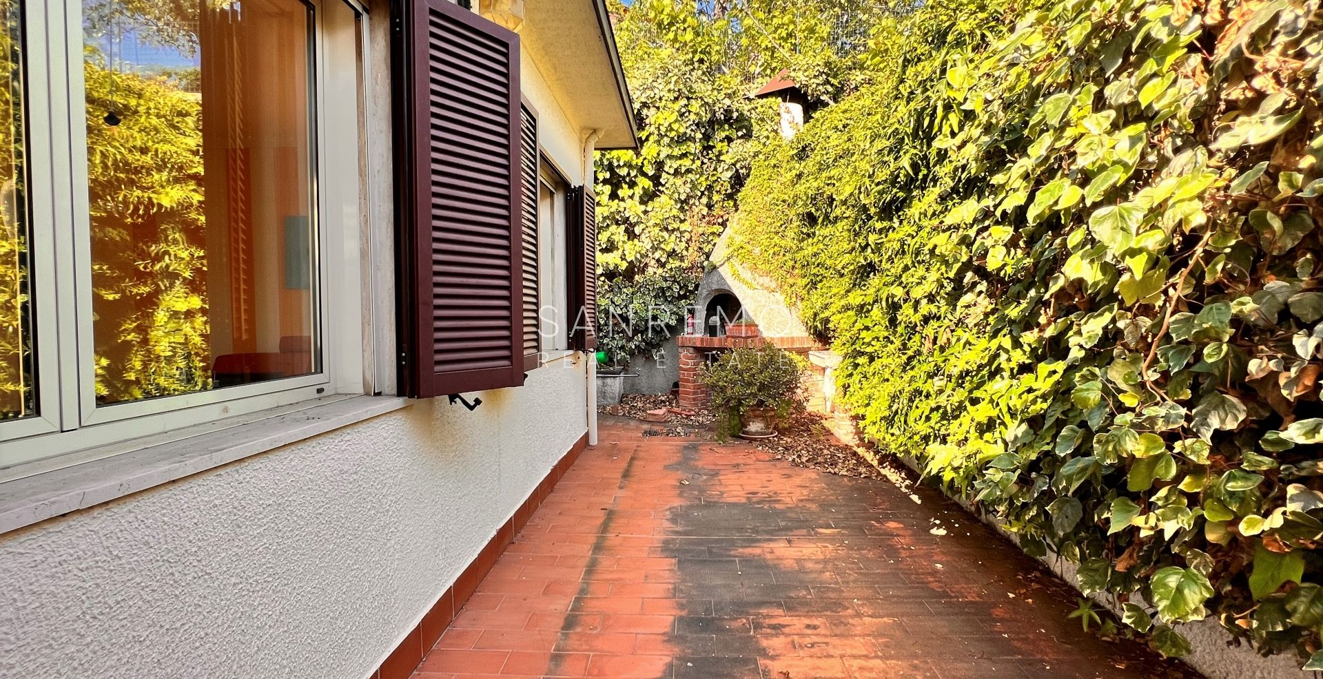 Maison, composée de 2 appartements indépendants, sur la première colline de Sanremo