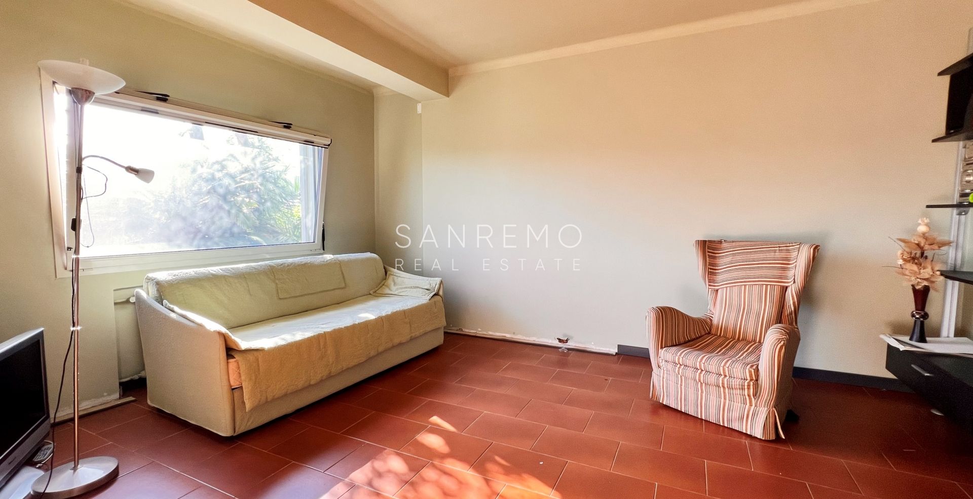 Maison, composée de 2 appartements indépendants, sur la première colline de Sanremo