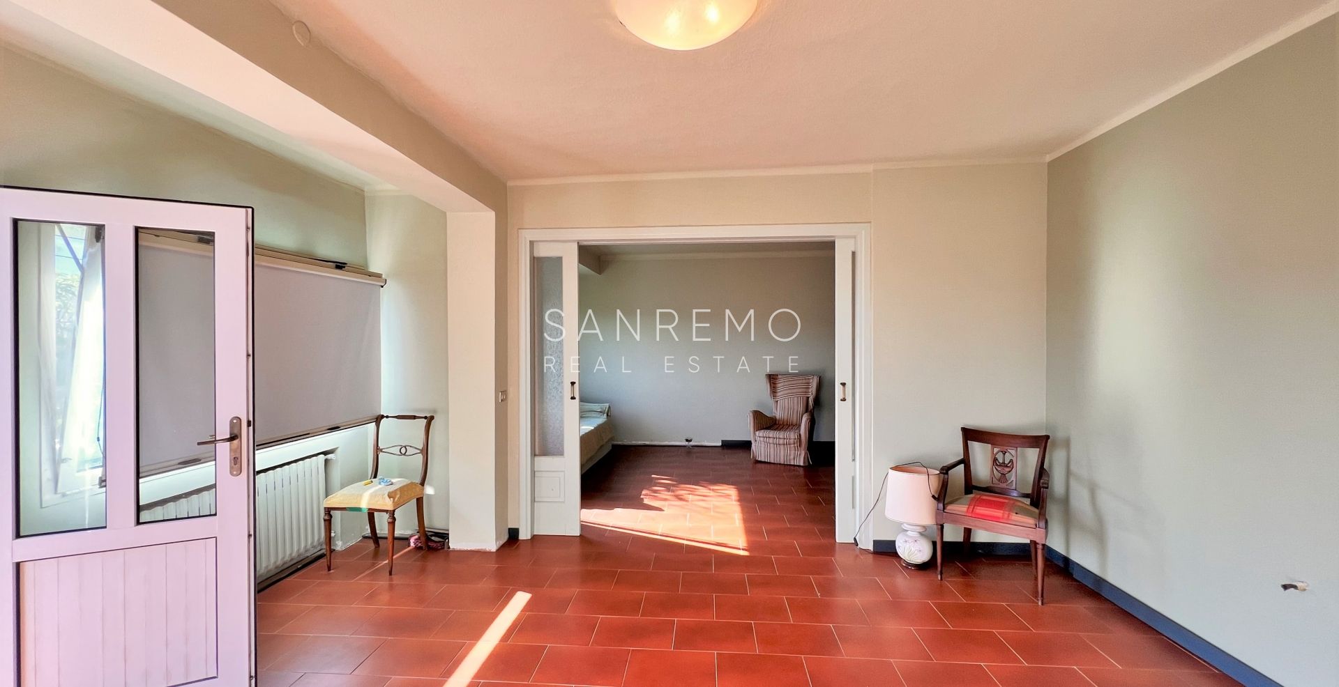 Maison, composée de 2 appartements indépendants, sur la première colline de Sanremo