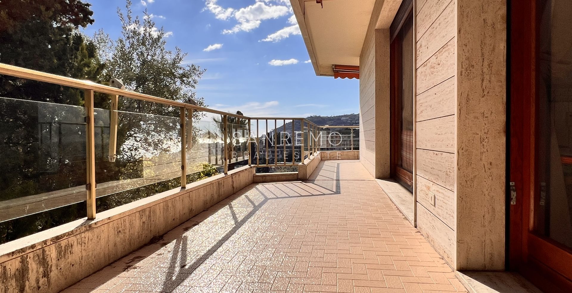 Appartement lumineux de 100 m2 avec vue mer dans un quartier calme entouré de verdure