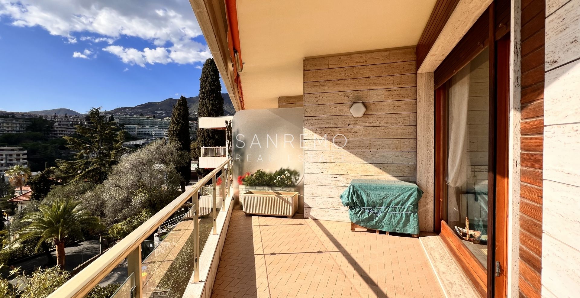 Appartement lumineux de 100 m2 avec vue mer dans un quartier calme entouré de verdure