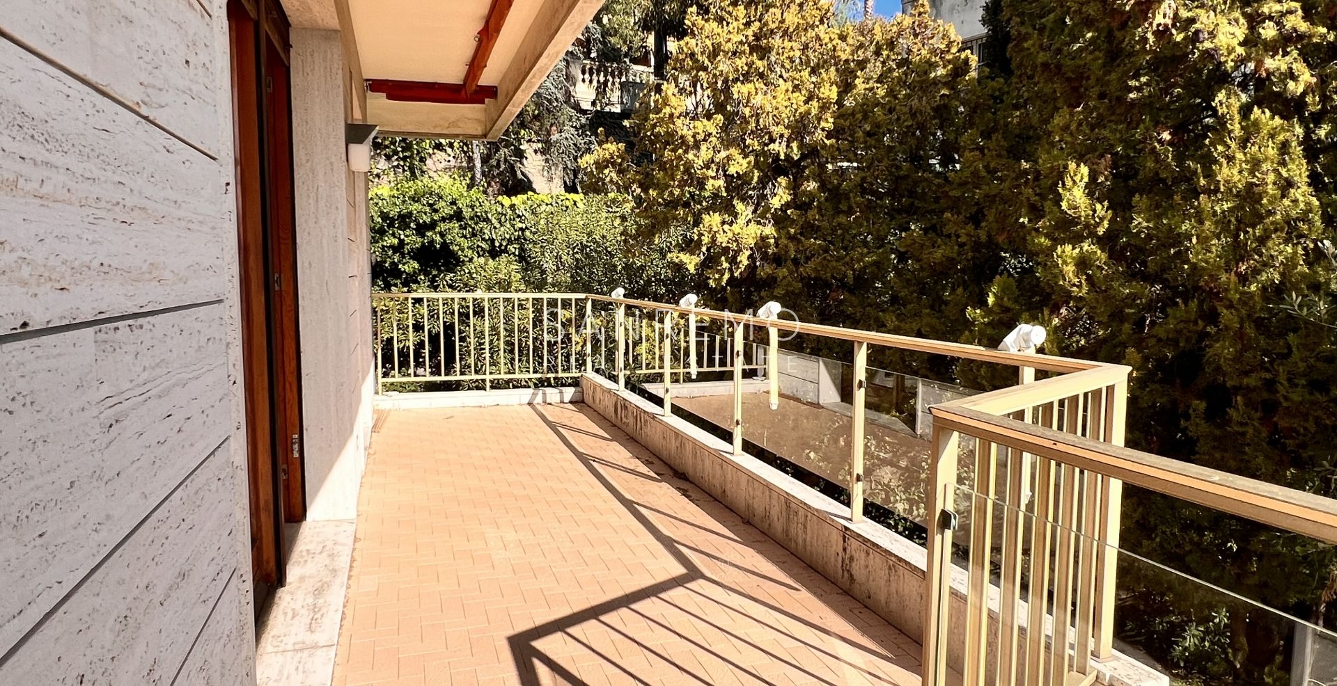 Appartement lumineux de 100 m2 avec vue mer dans un quartier calme entouré de verdure