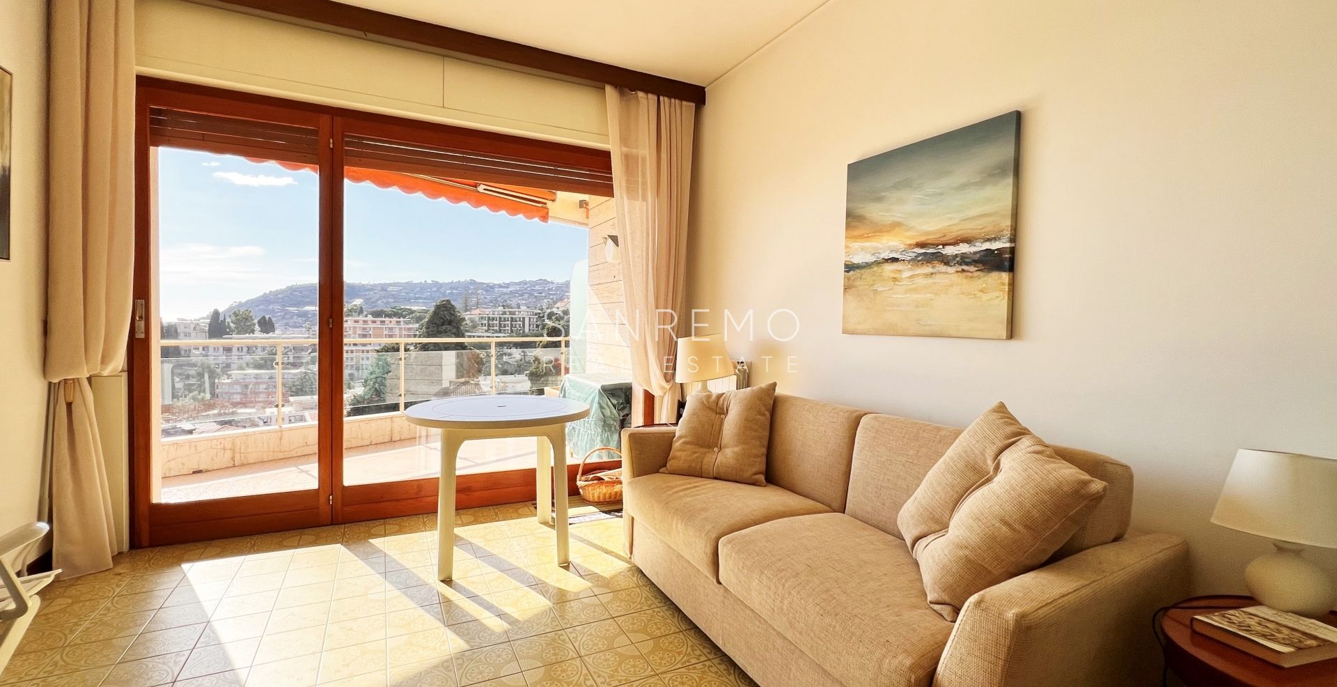Appartement lumineux de 100 m2 avec vue mer dans un quartier calme entouré de verdure