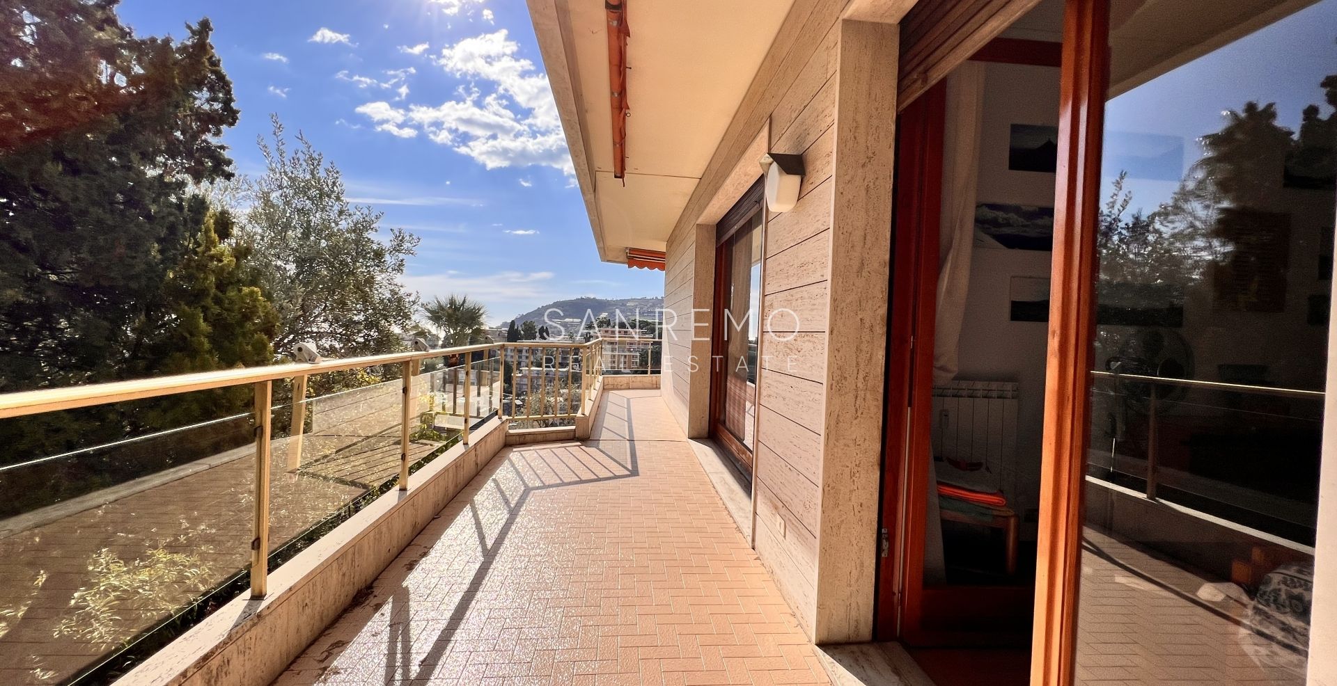 Appartement lumineux de 100 m2 avec vue mer dans un quartier calme entouré de verdure