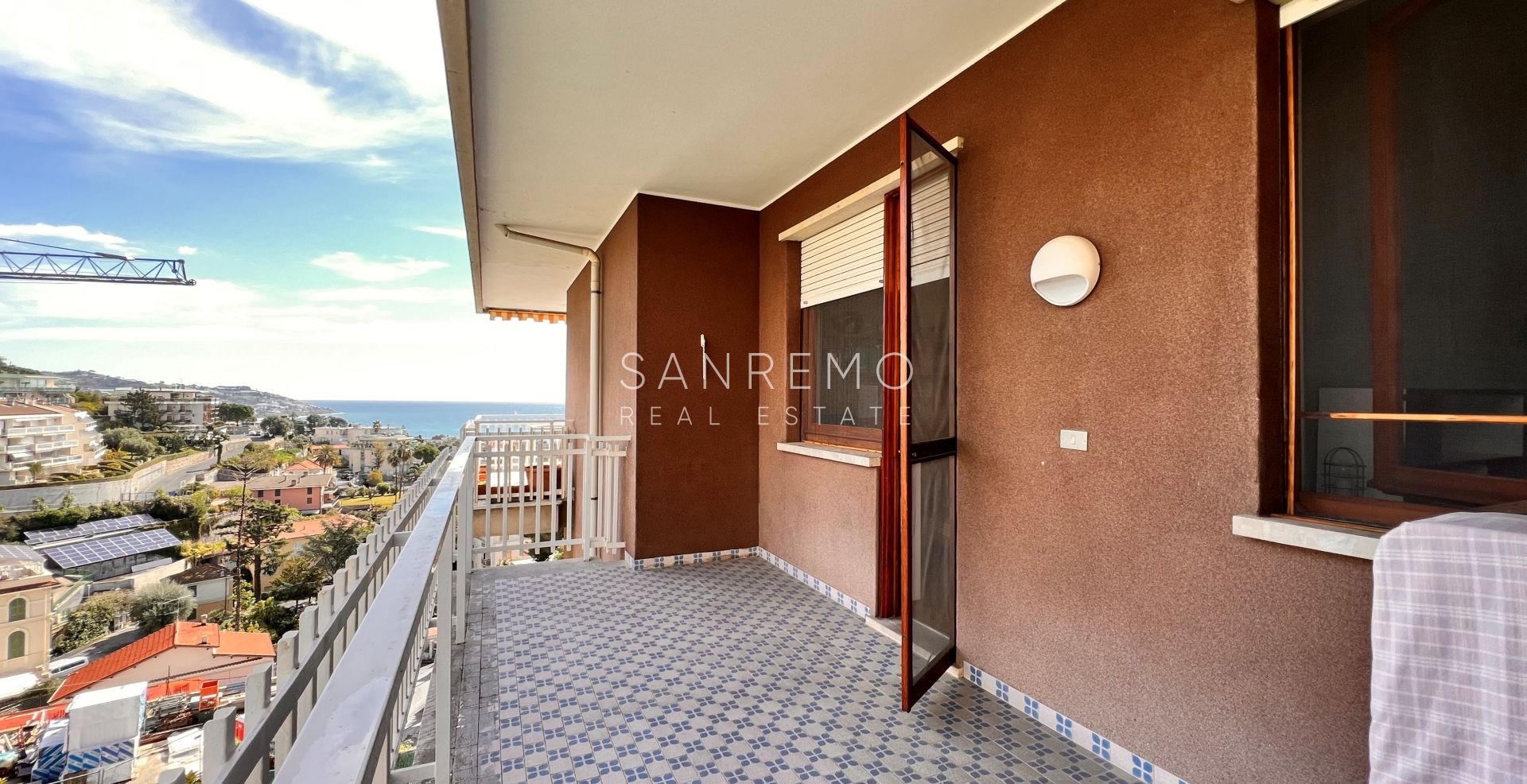 Appartement en vente derrière Portosole avec vue mer