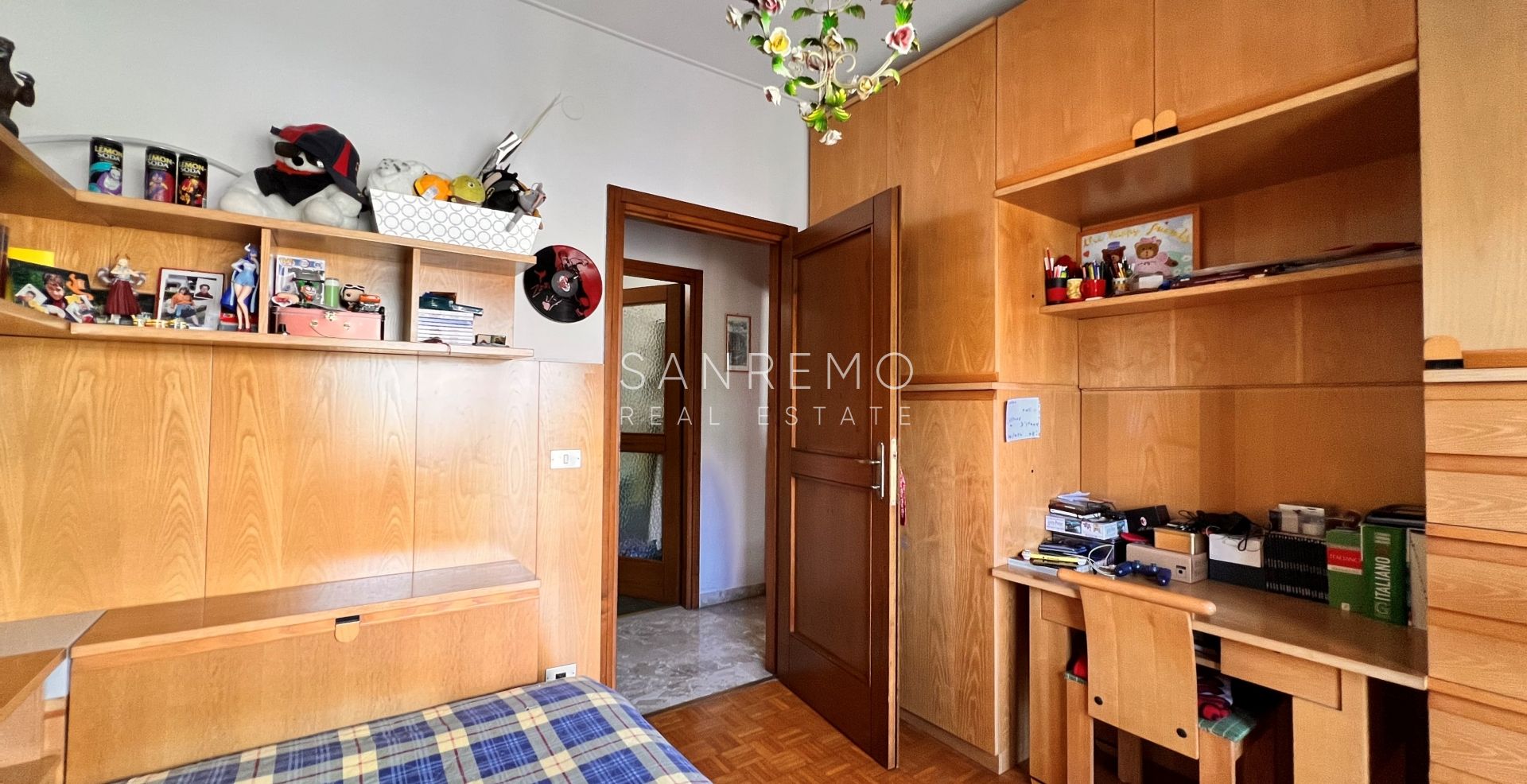 Appartement en vente derrière Portosole avec vue mer