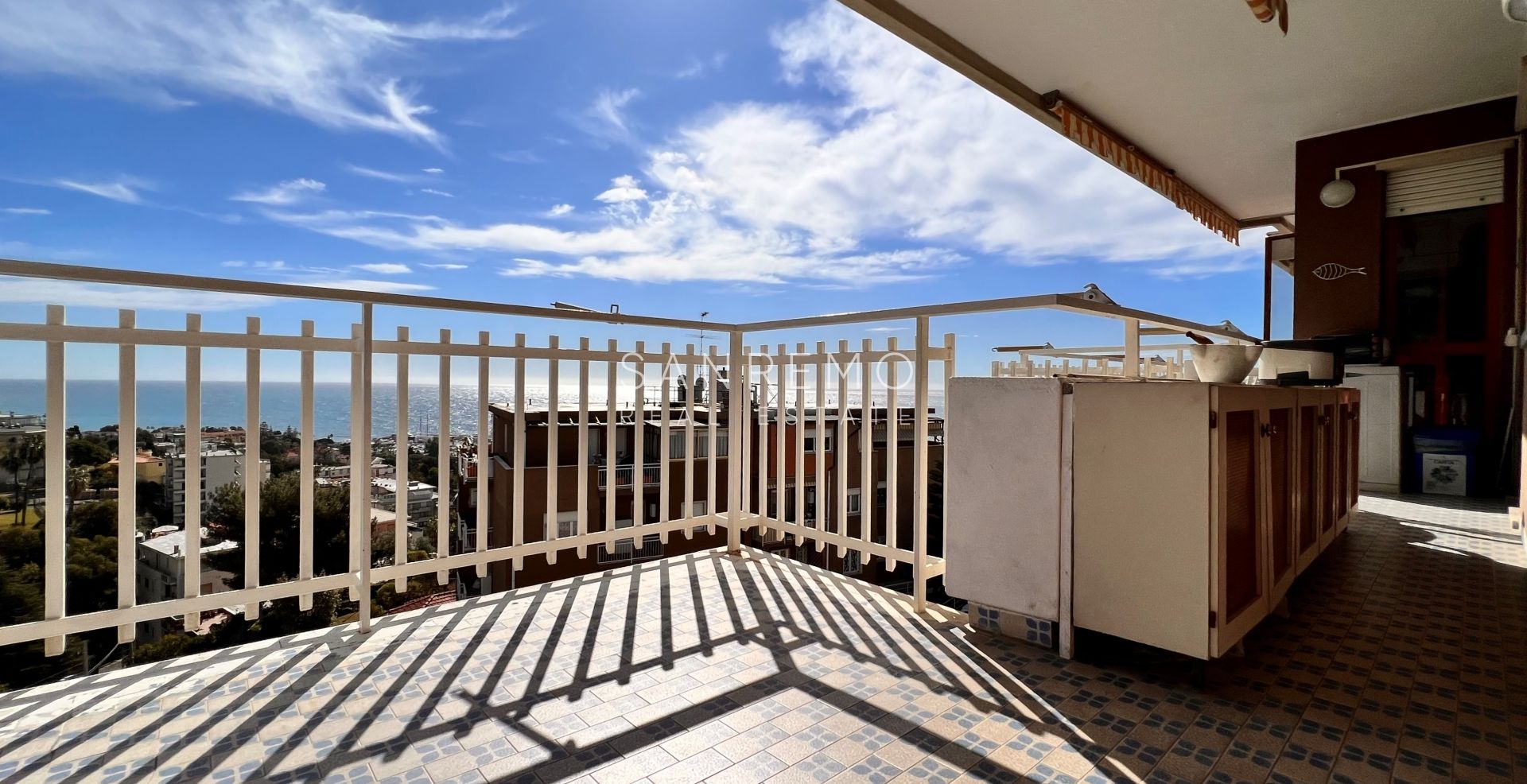 Appartement en vente derrière Portosole avec vue mer