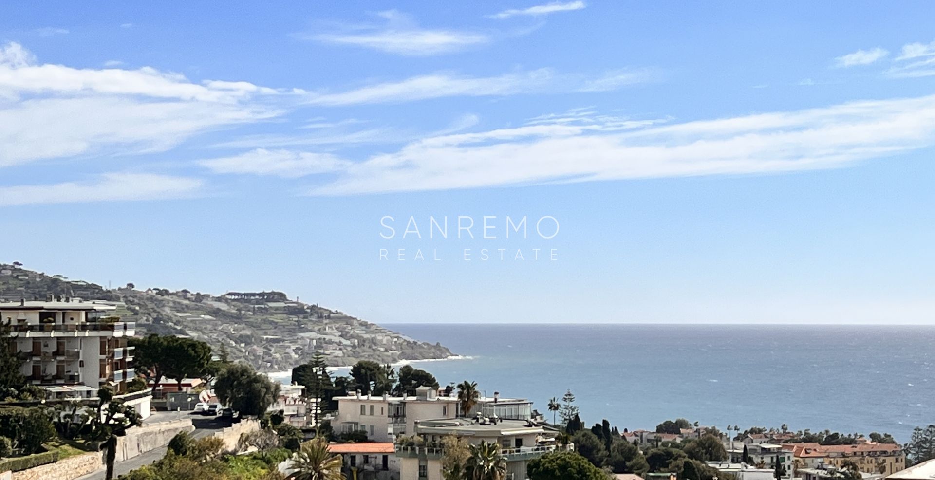 Appartement en vente derrière Portosole avec vue mer