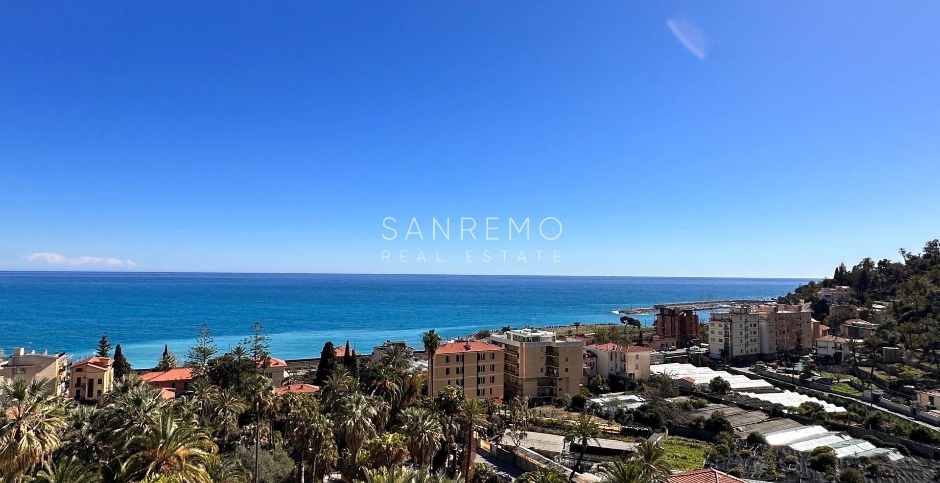 Appartement moderne et charmant avec vue spectaculaire sur la mer