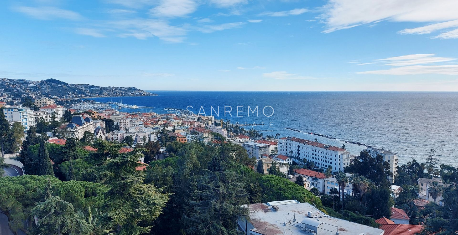 Appartement de 230 m² avec grande terrasse et belle vue mer