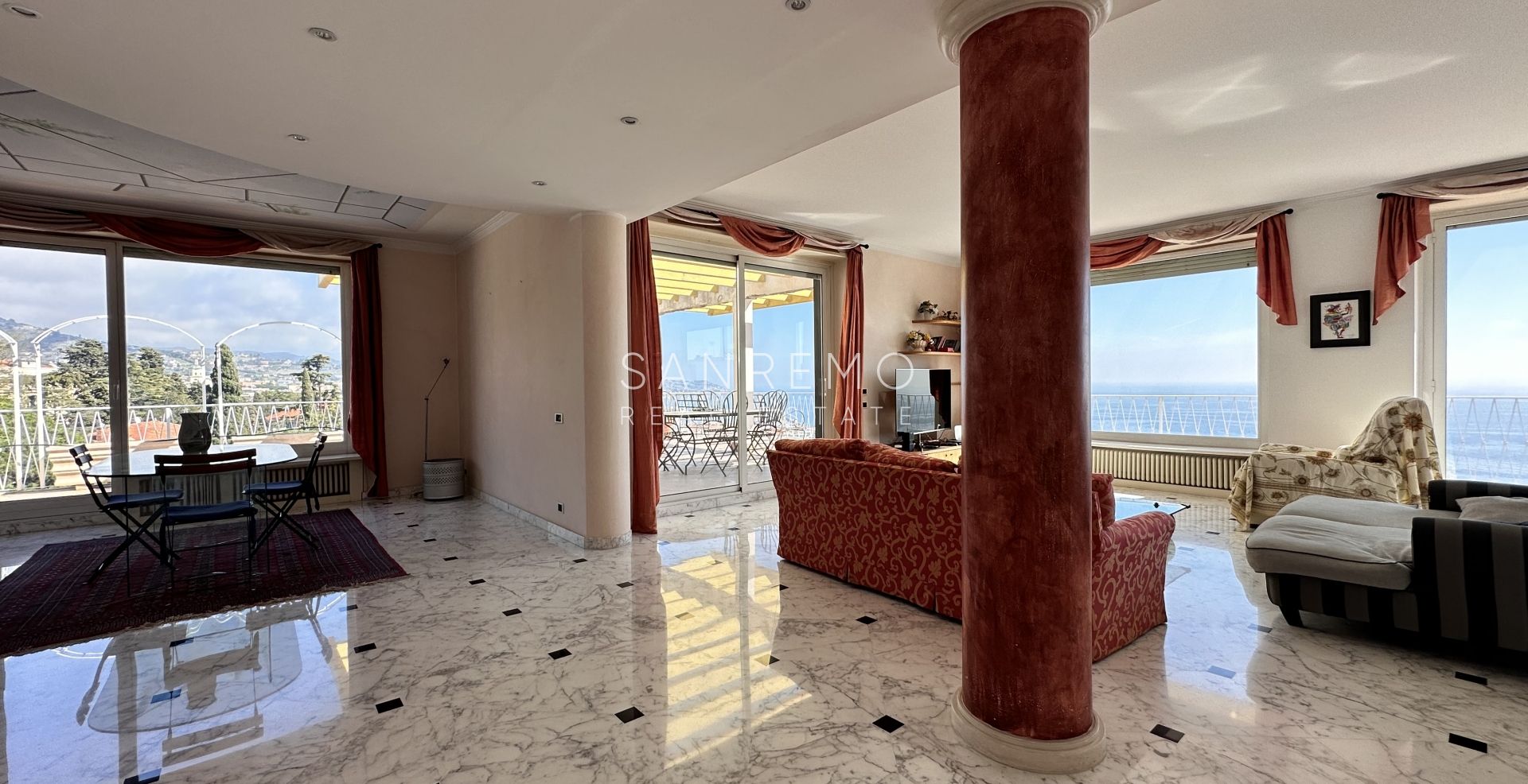 Appartement de 230 m² avec grande terrasse et belle vue mer