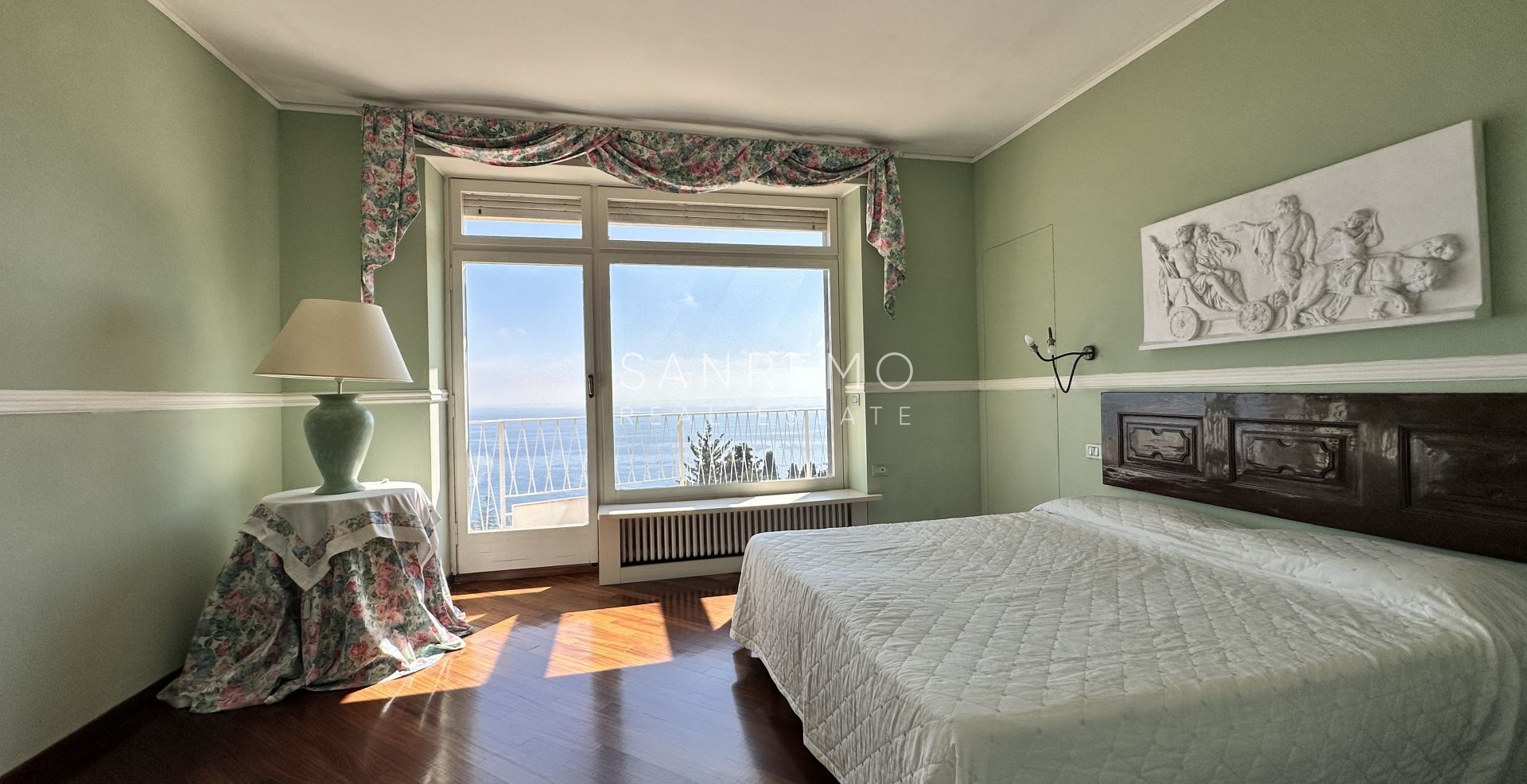 Appartement de 230 m² avec grande terrasse et belle vue mer