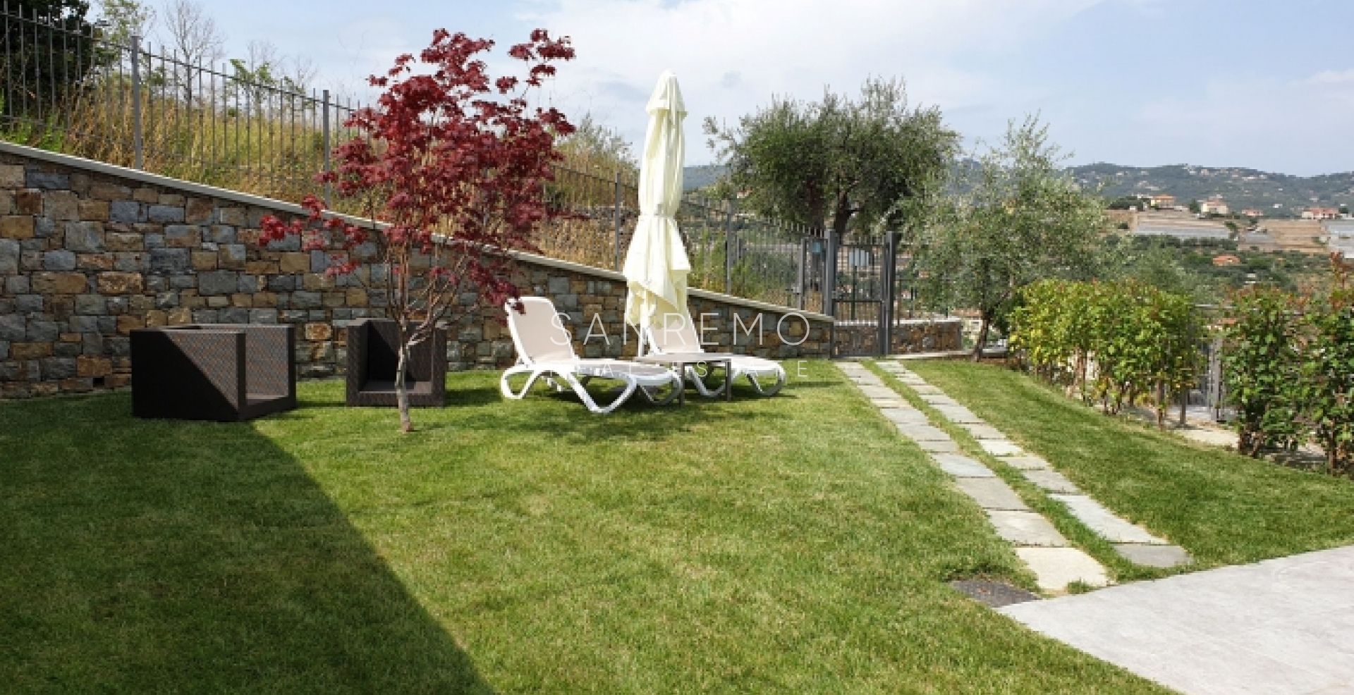 Maison en vente sur Imperia avec jardin et cuisine d'été