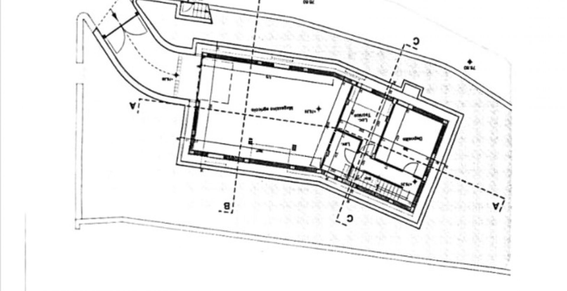 Maison en vente sur Imperia avec jardin et cuisine d'été