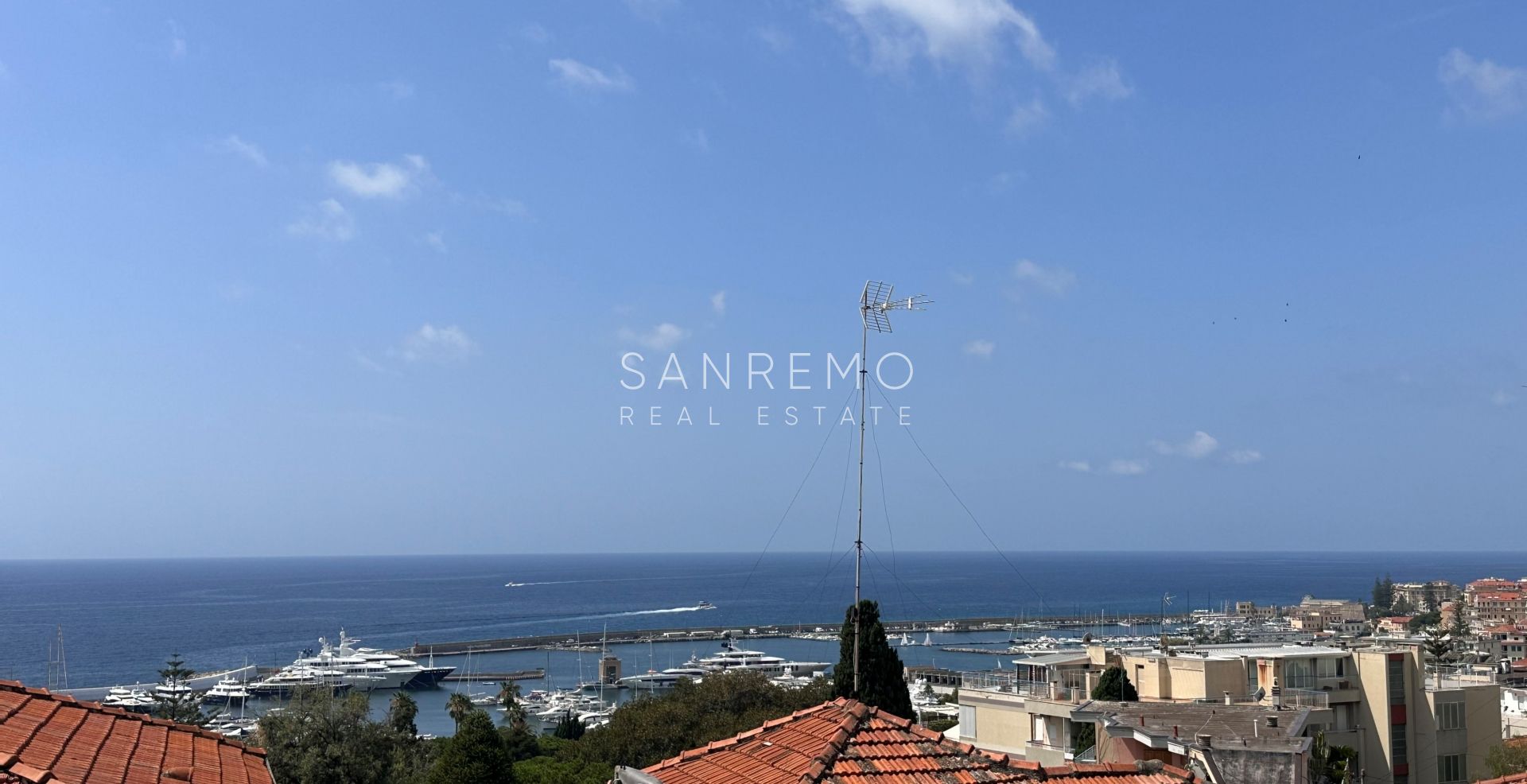 Deux pièces près du port de Sanremo