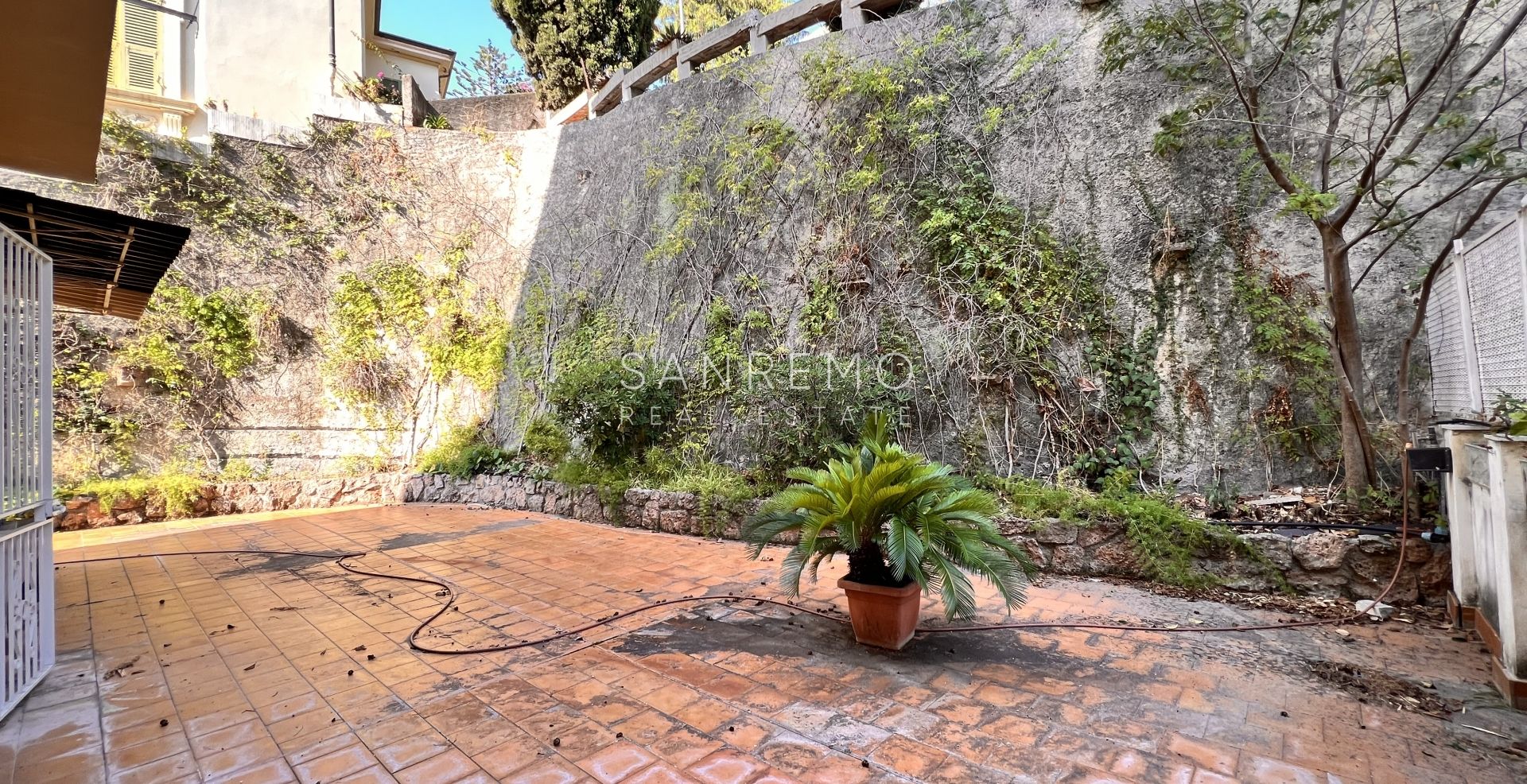 Appartement ensoleillé derrière la promenade de l'Impératrice avec terrasses et jardin