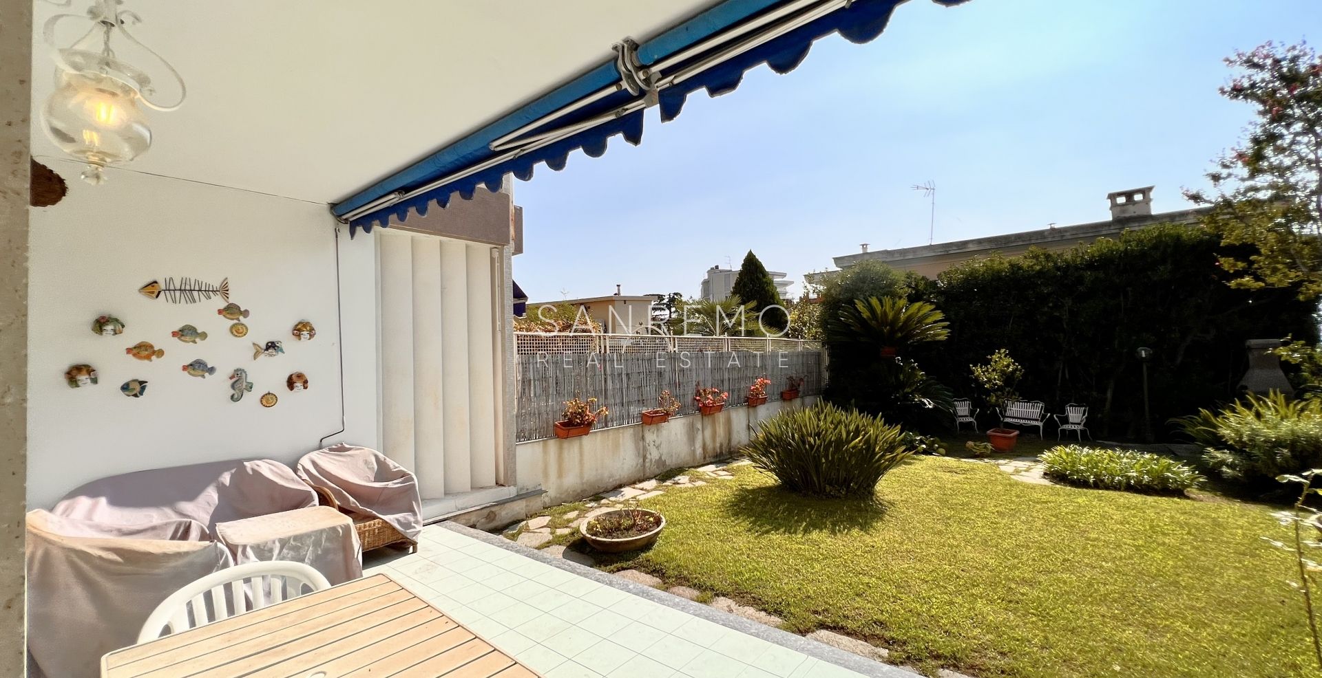 Appartement ensoleillé derrière la promenade de l'Impératrice avec terrasses et jardin