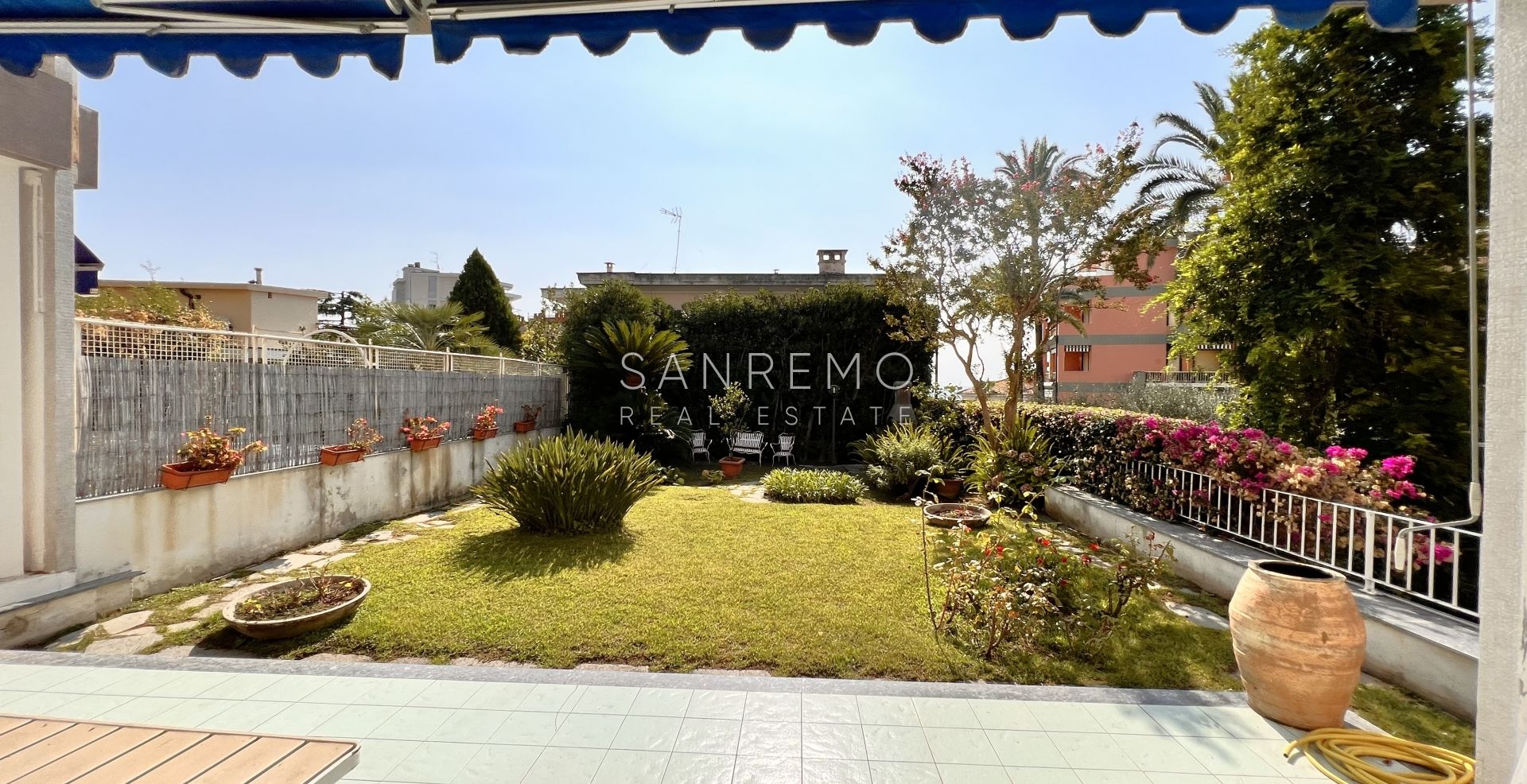 Appartement ensoleillé derrière la promenade de l'Impératrice avec terrasses et jardin