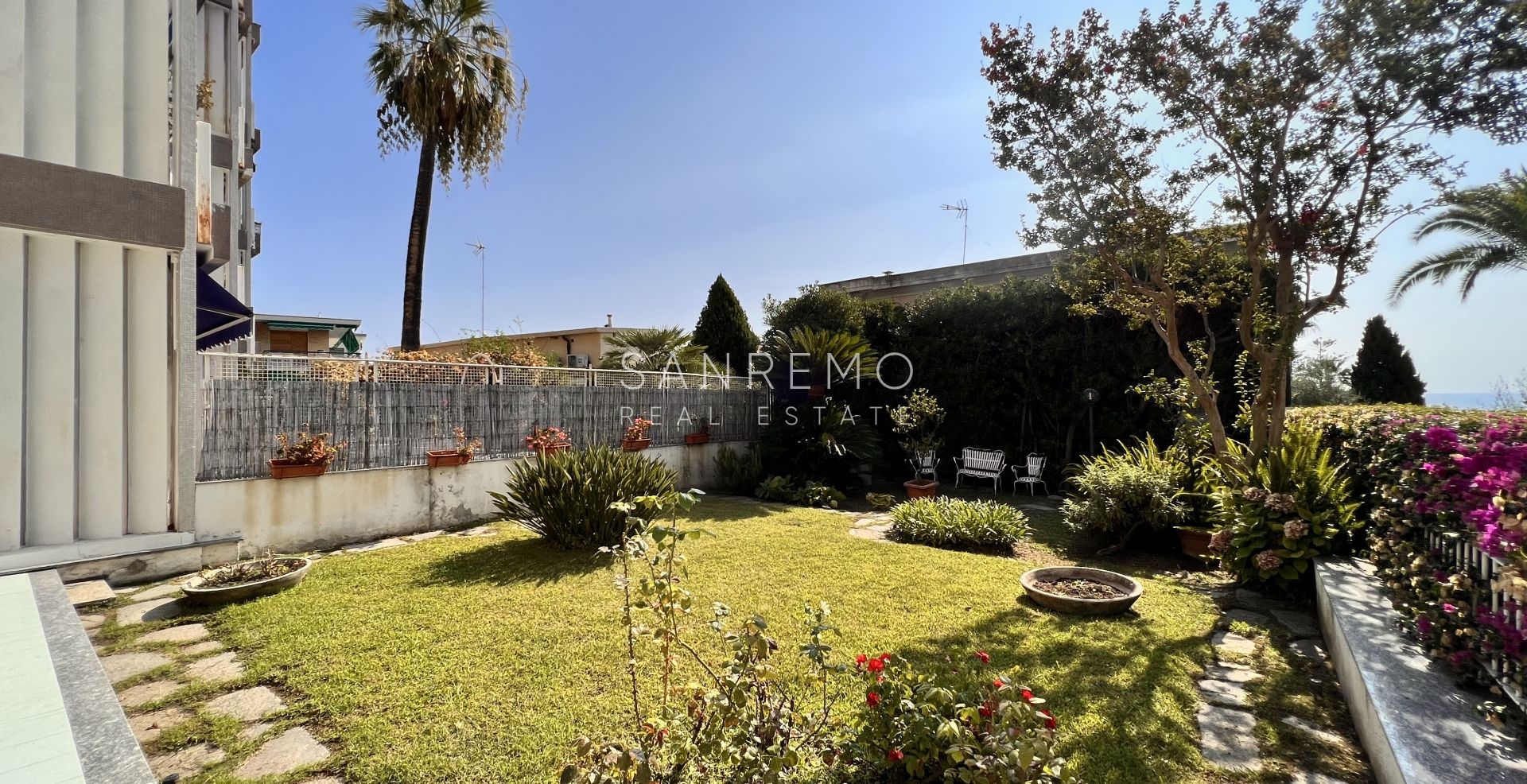 Appartement ensoleillé derrière la promenade de l'Impératrice avec terrasses et jardin