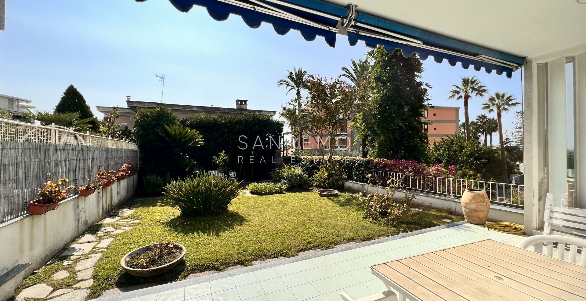 Appartement ensoleillé derrière la promenade de l'Impératrice avec terrasses et jardin