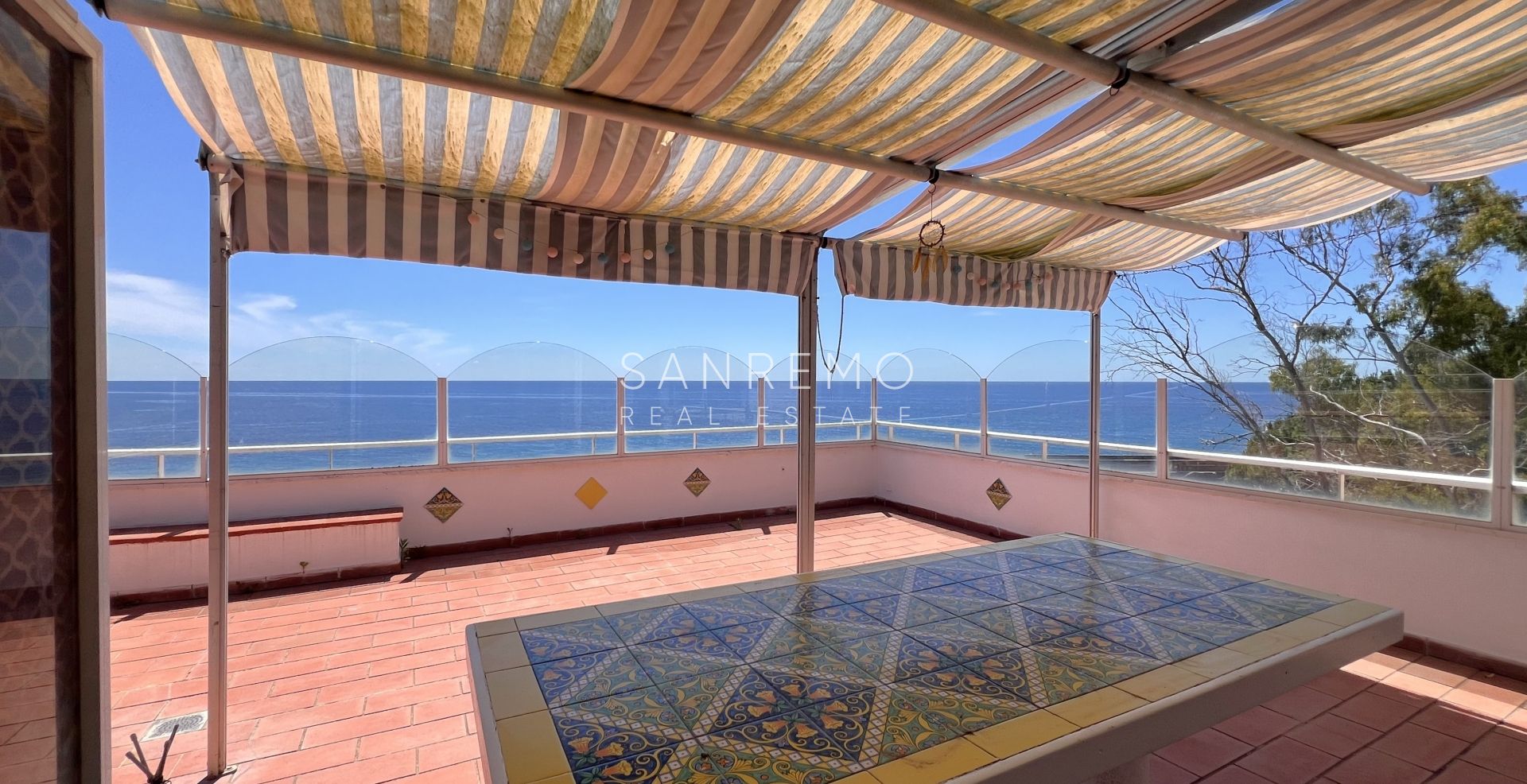 Penthouse avec vue directe sur la mer