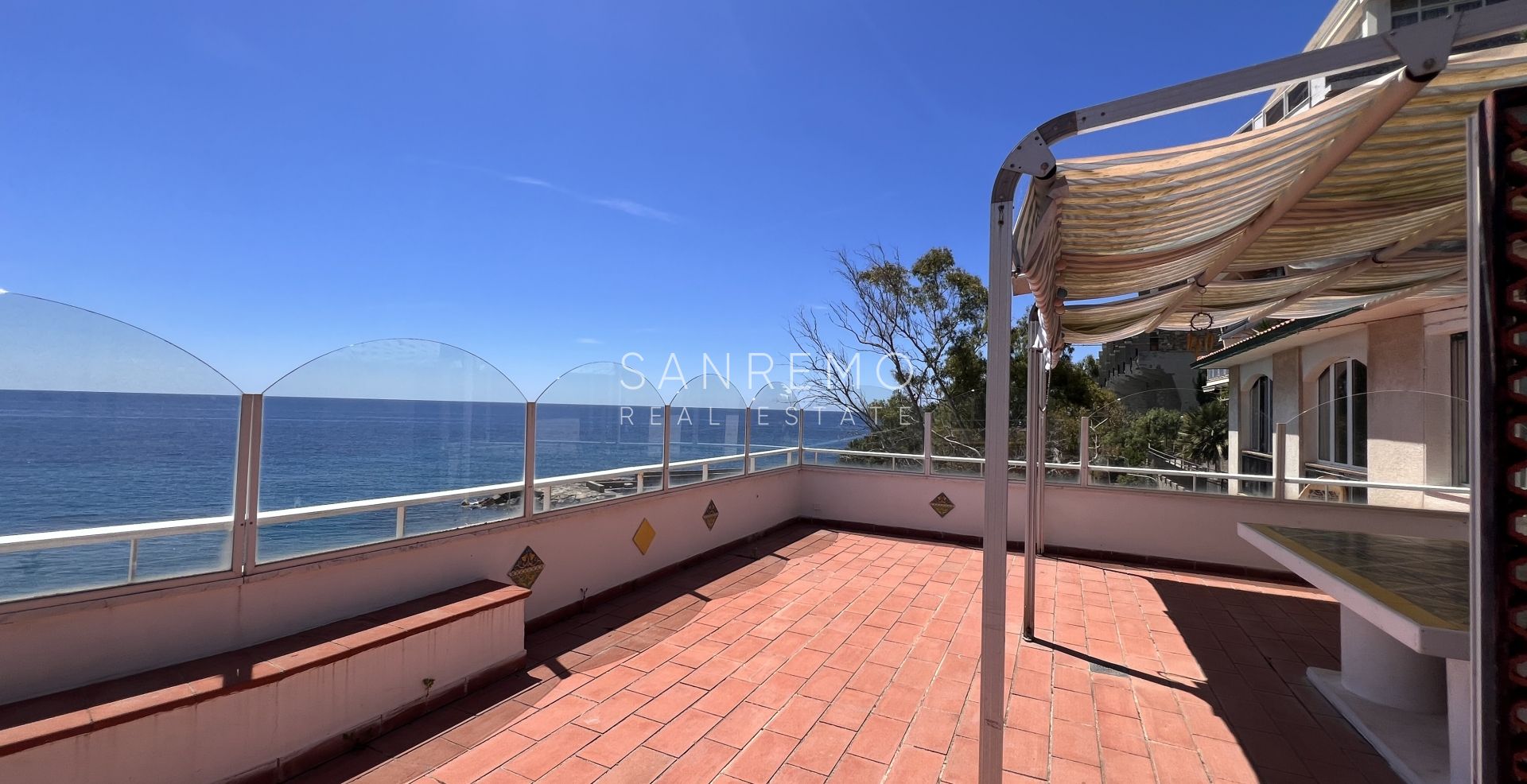 Penthouse avec vue directe sur la mer