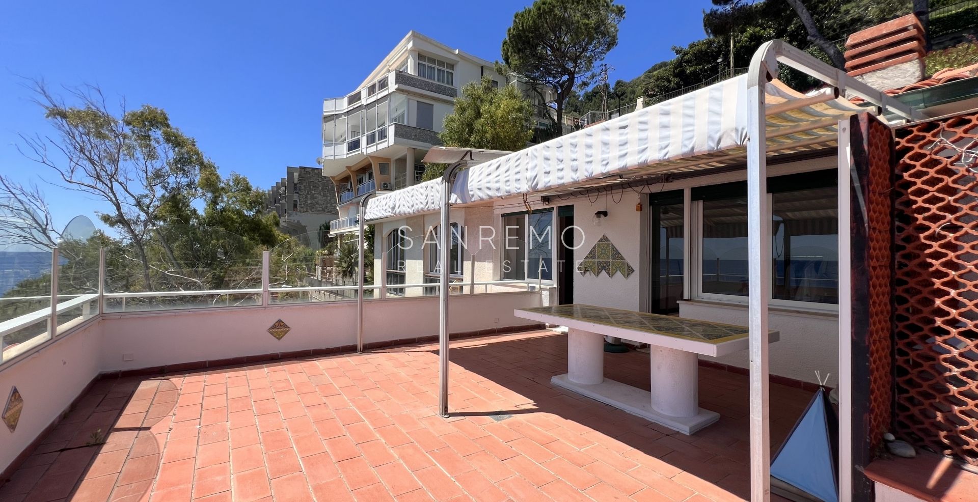 Penthouse avec vue directe sur la mer