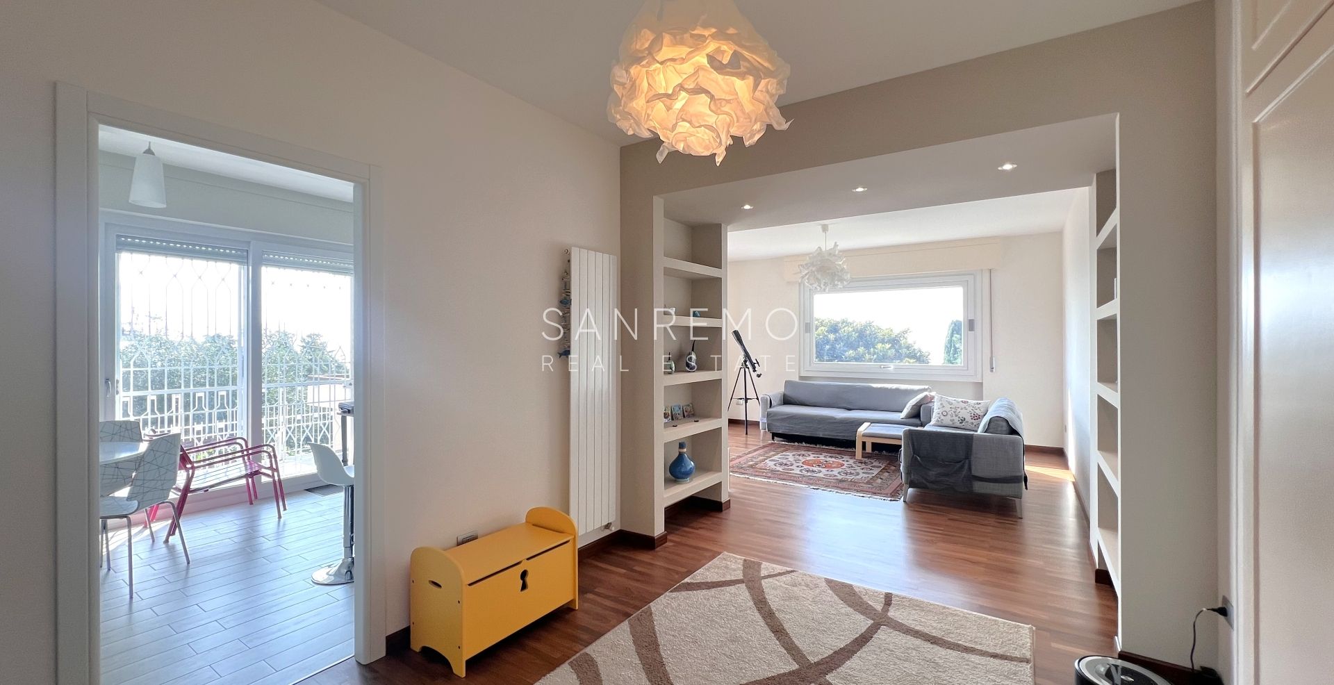 Appartement en parfait état avec agréable terrasse et vue mer