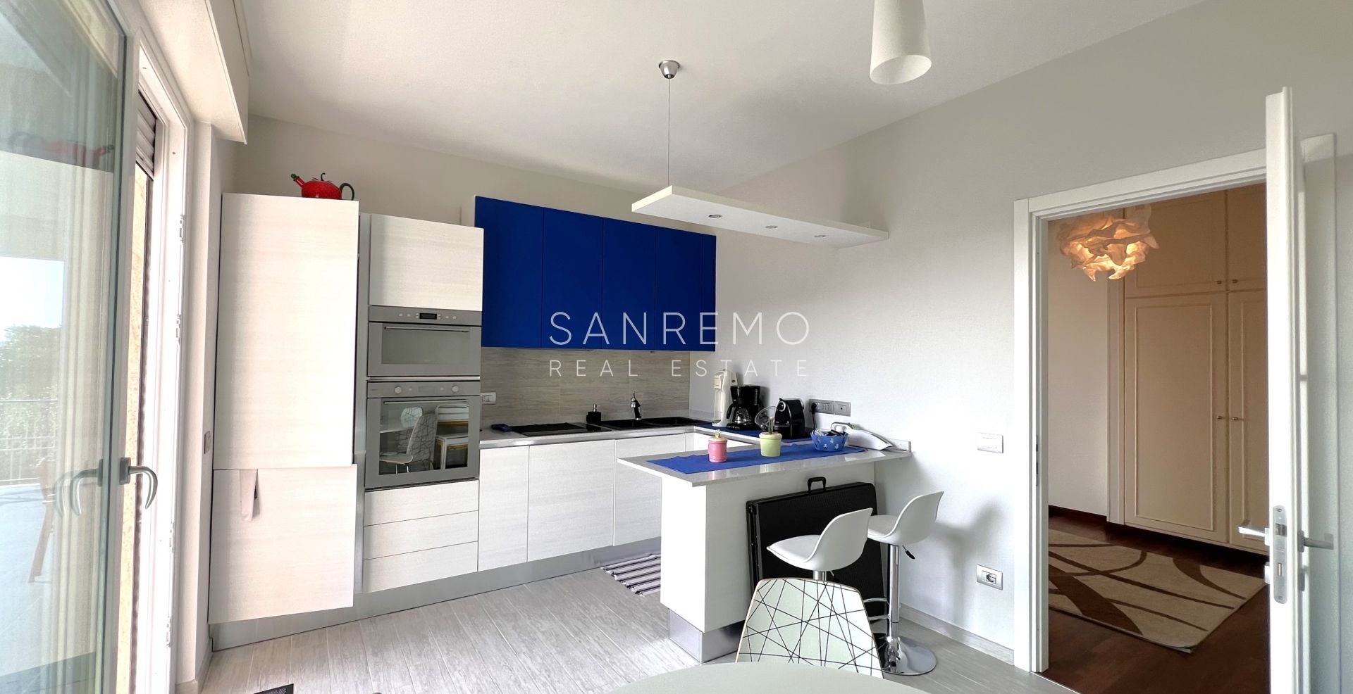 Appartement en parfait état avec agréable terrasse et vue mer