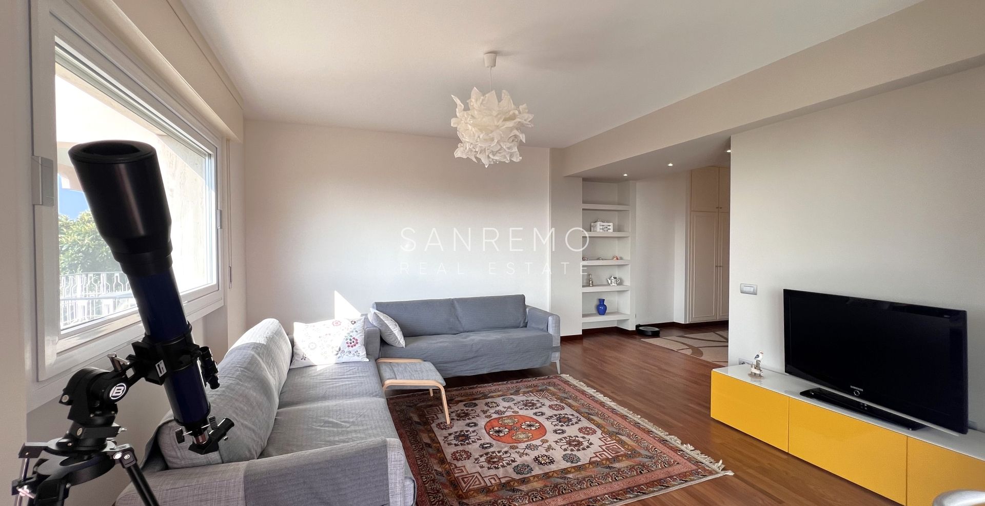 Appartement en parfait état avec agréable terrasse et vue mer