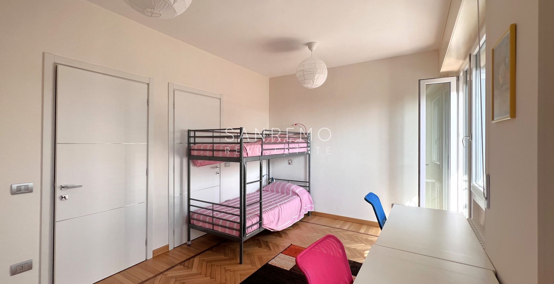 Appartement en parfait état avec agréable terrasse et vue mer