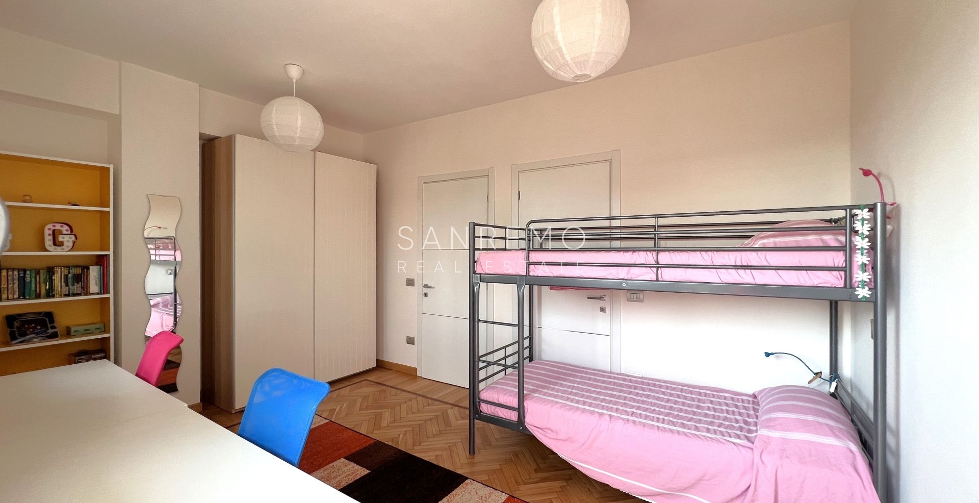 Appartement en parfait état avec agréable terrasse et vue mer