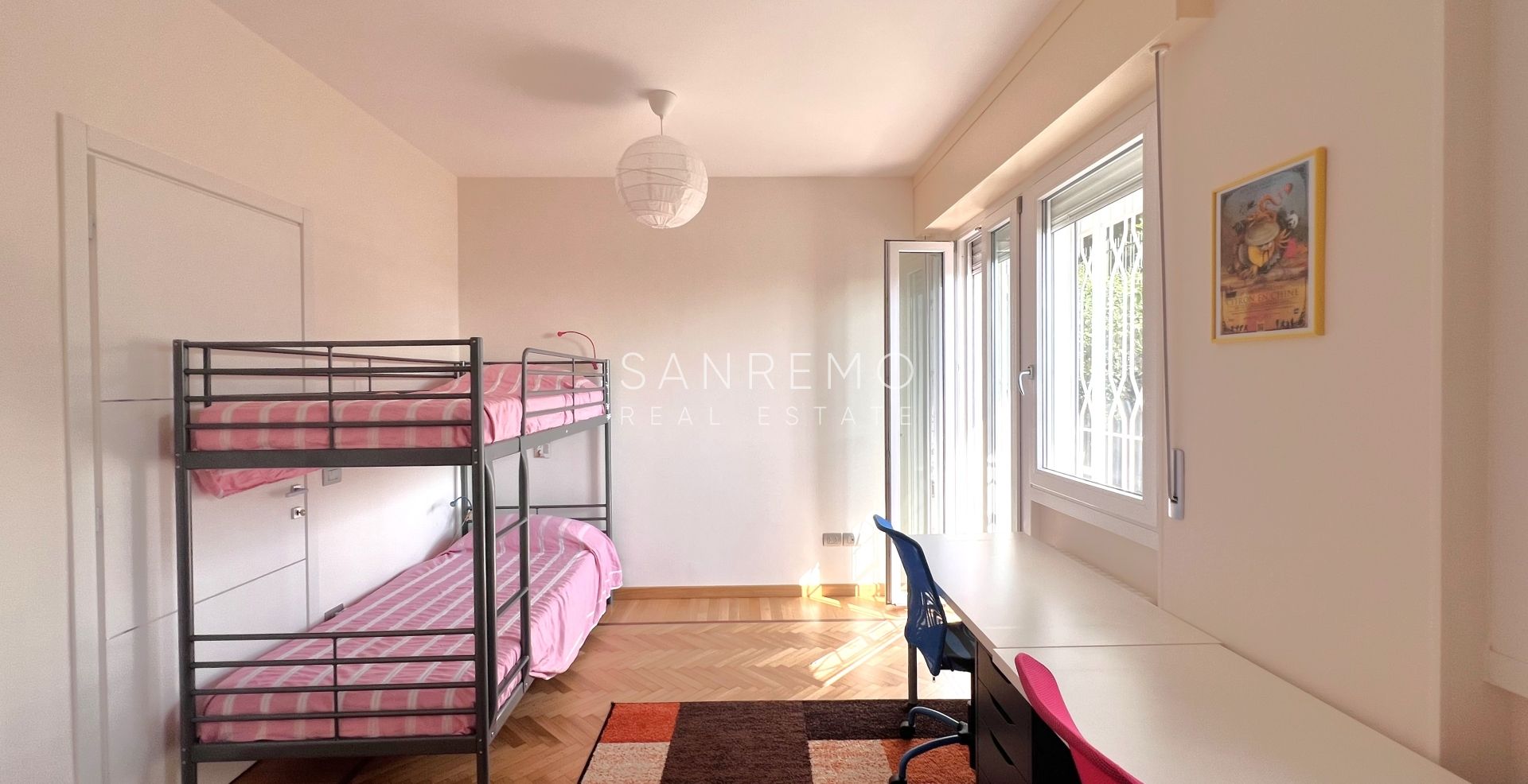 Appartement en parfait état avec agréable terrasse et vue mer