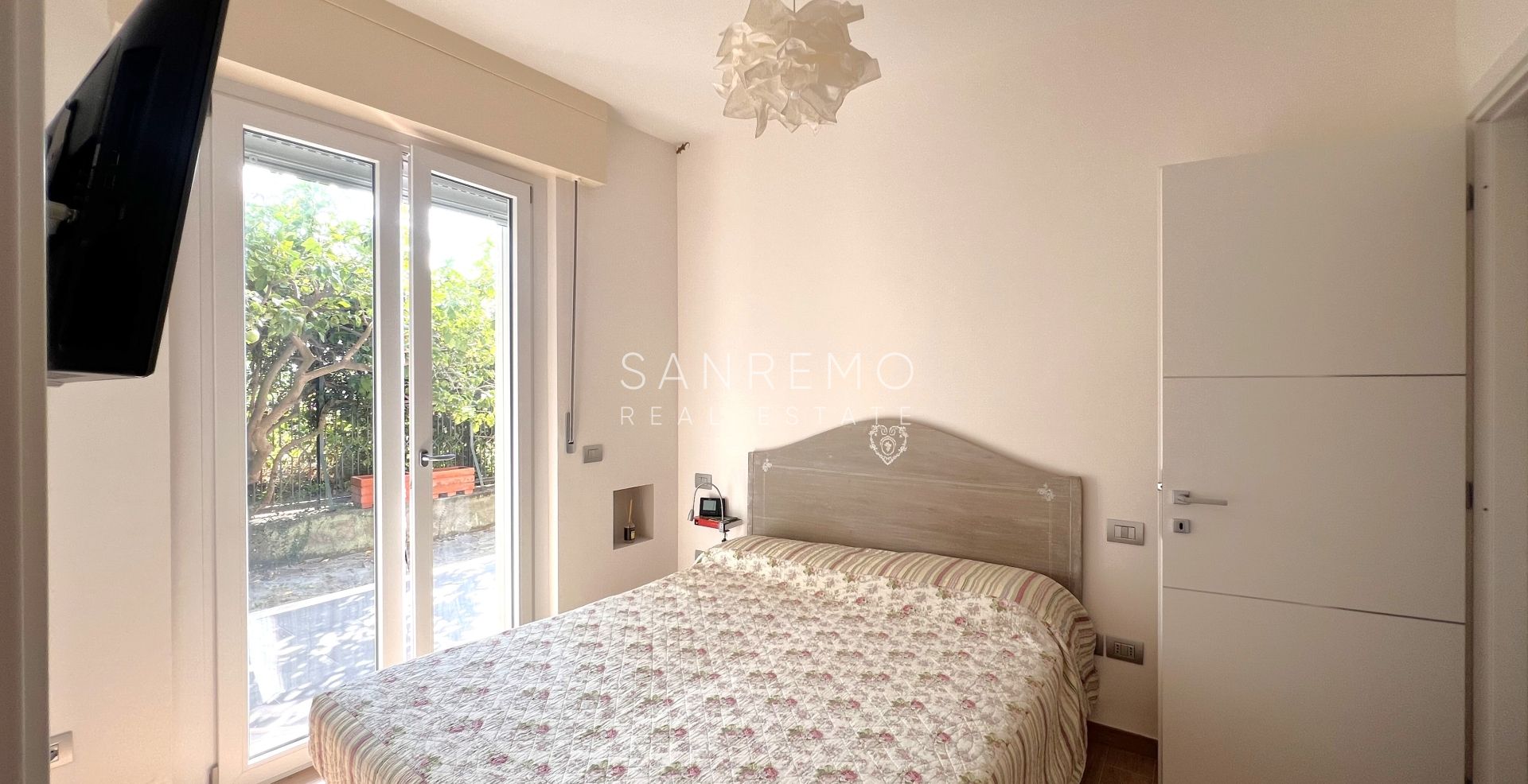 Appartement en parfait état avec agréable terrasse et vue mer