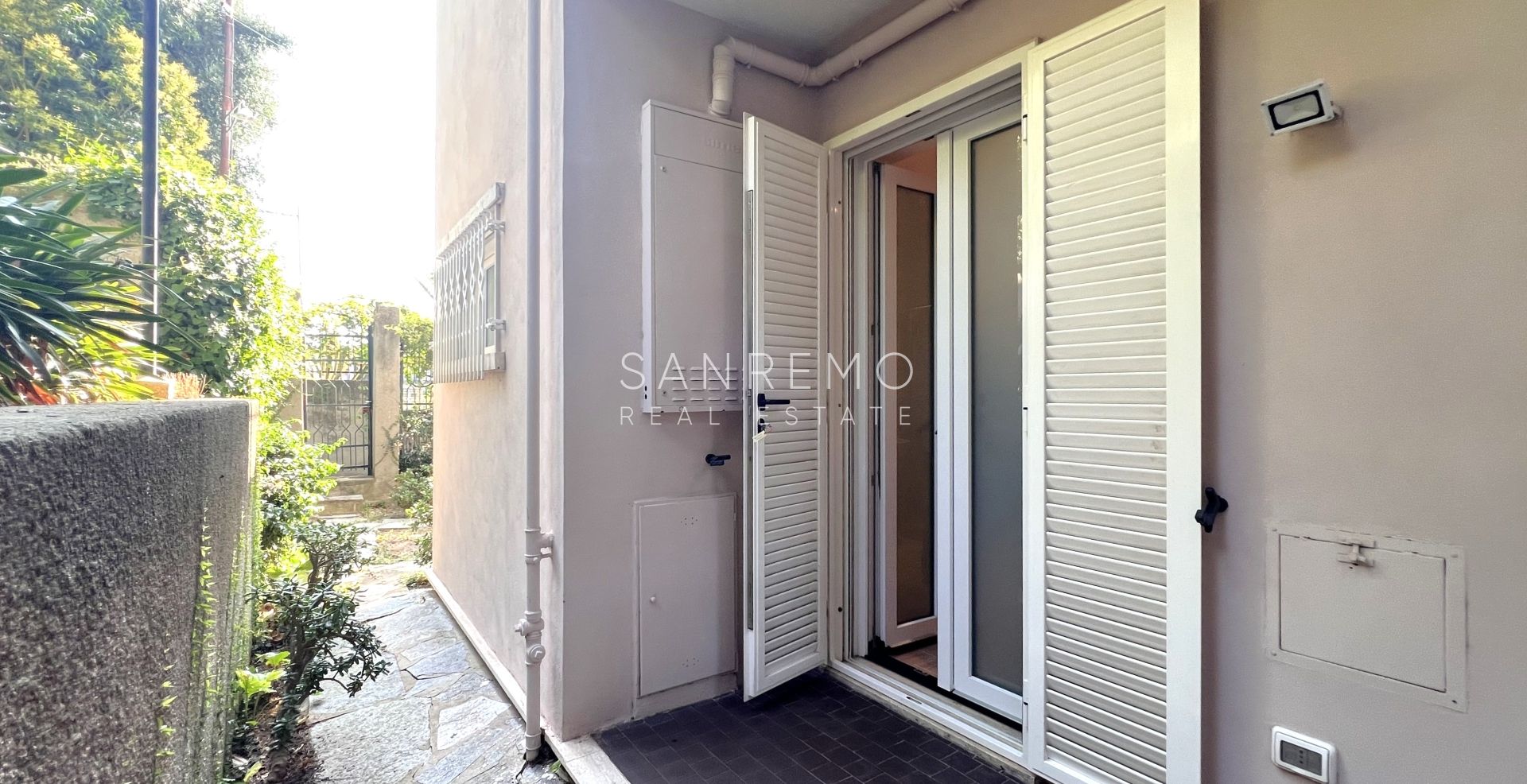 Appartement en parfait état avec agréable terrasse et vue mer