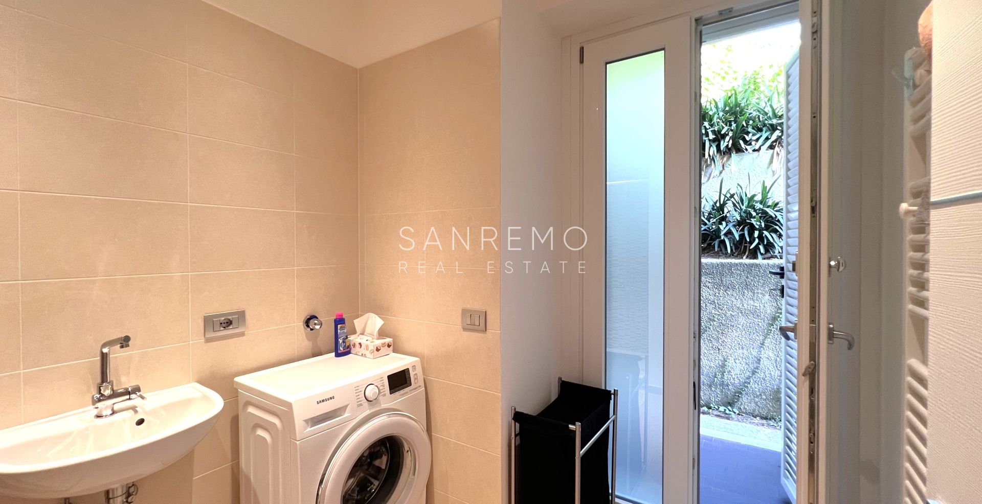 Appartement en parfait état avec agréable terrasse et vue mer