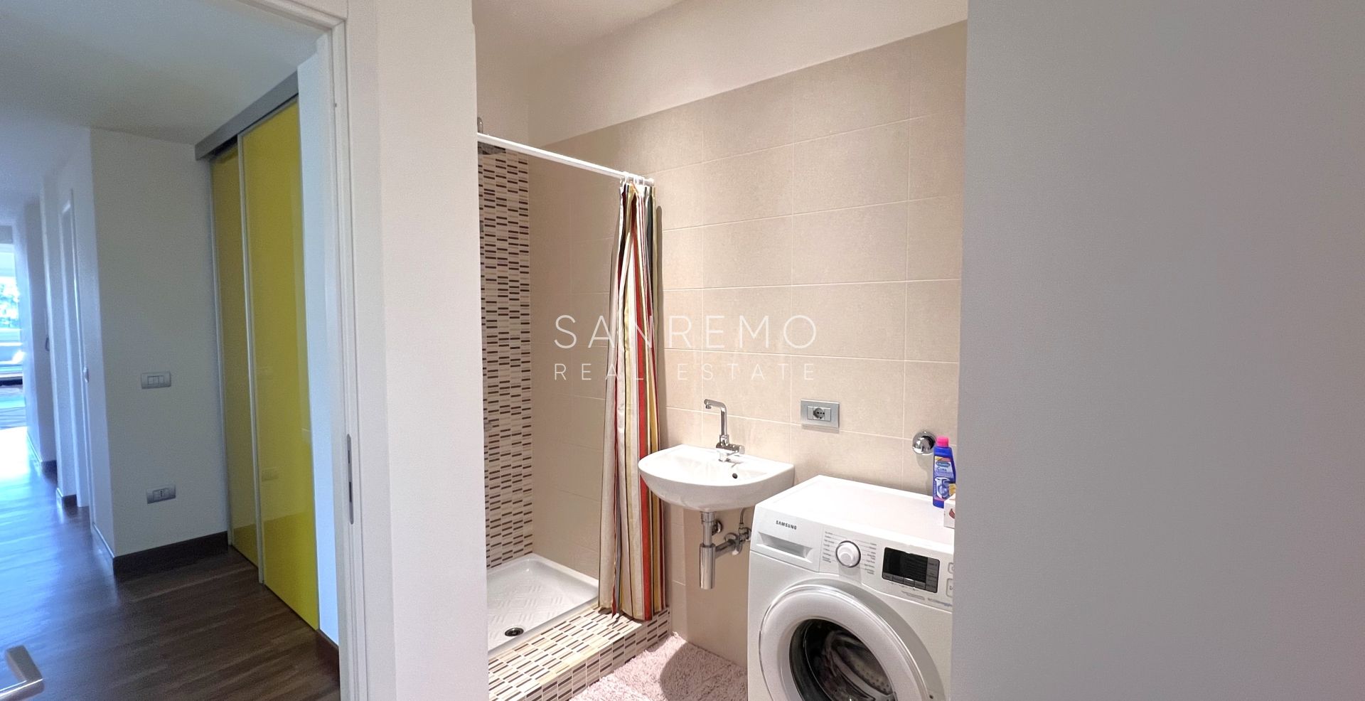 Appartement en parfait état avec agréable terrasse et vue mer