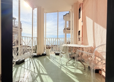 Appartement lumineux de 120 m2 offrant de grands espaces et une splendide vue mer