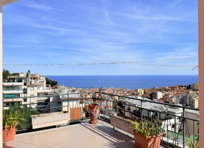 Penthouse avec terrasse et belle vue mer