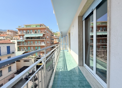 Appartement rénové avec deux balcons à quelques pas de la gare ferroviaire
