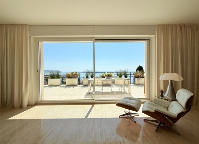 Attique prestigieux avec vue sur la mer.