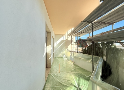 Appartement de 130 m² avec terrasse, situé sur un terrain plat et à quelques pas des plages et de la piste cyclable.