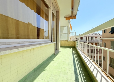 Grand studio avec terrasse à quelques pas du Casino