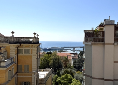 Appartement entièrement rénové avec un agréable espace extérieur