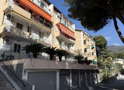 Appartement de trois pièces avec balcon et vue partielle sur la mer dans le quartier Baragallo