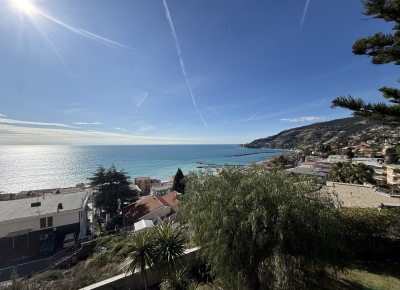 Splendide villa entourée d’un jardin privé et sublimée par une magnifique vue sur la mer